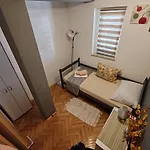 Dora Apartament *