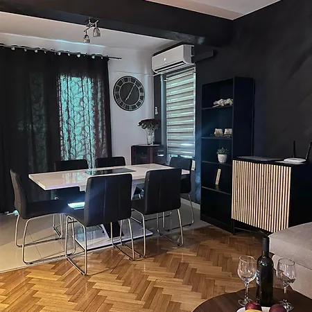 Apartment Dora *