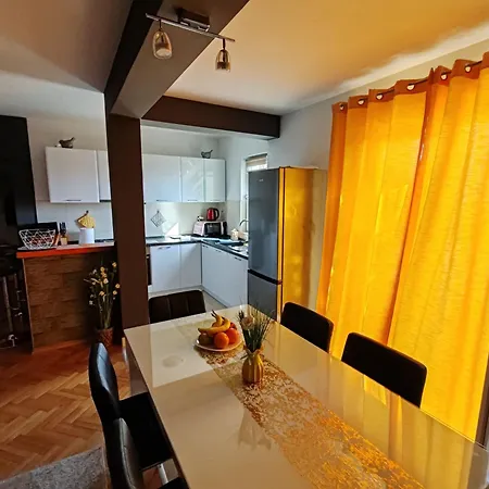 Dora Apartamento Makarska
