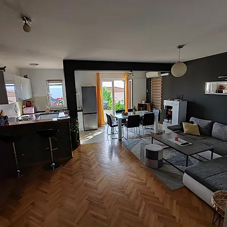 Dora Apartmán *